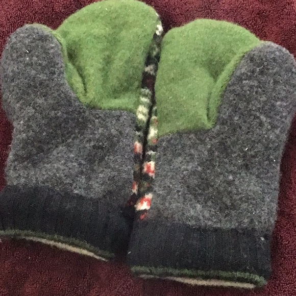 Sweater Mittens - Picture 2 of 4